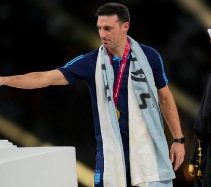 Scaloni demostró su alegría por la Copa Mundial y deseó que no haya sido la última del capitán Messi